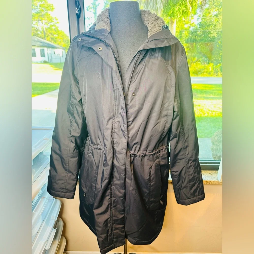 L.L. Bean Misses Winter Warmer Coat Black Size Large - Picture 3 of 15